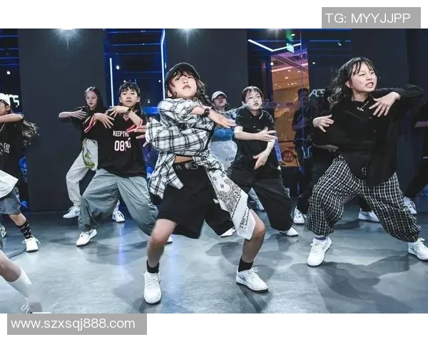 武汉街舞队灵活性深度对比分析与发展潜力探讨 武汉街舞队灵活性深度对比分析与发展潜力探讨